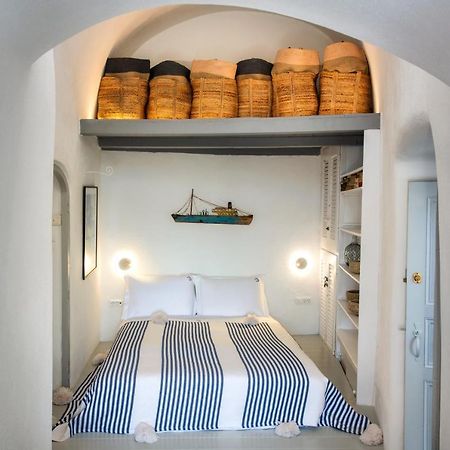 Villa De Profundis By Thireon à Oia  Extérieur photo