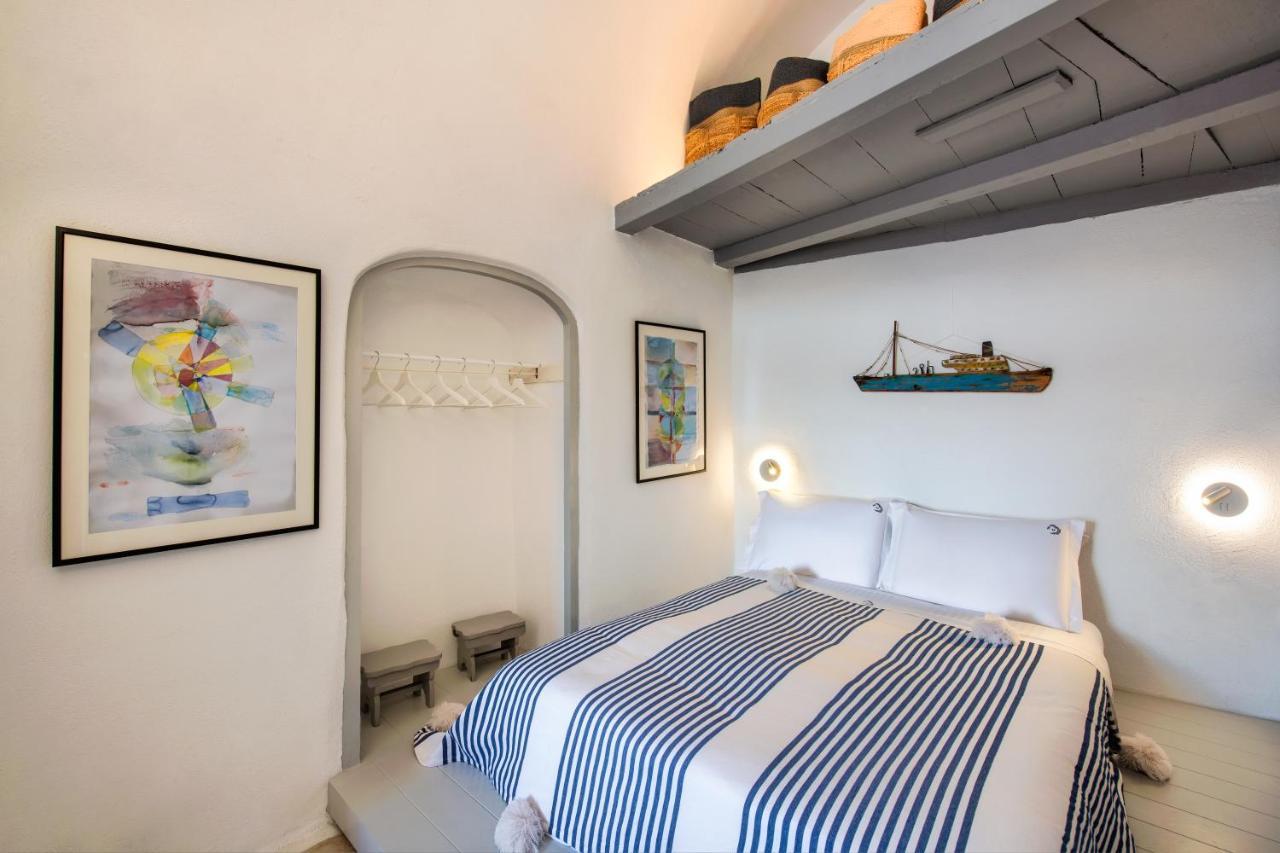 Villa De Profundis By Thireon à Oia  Extérieur photo