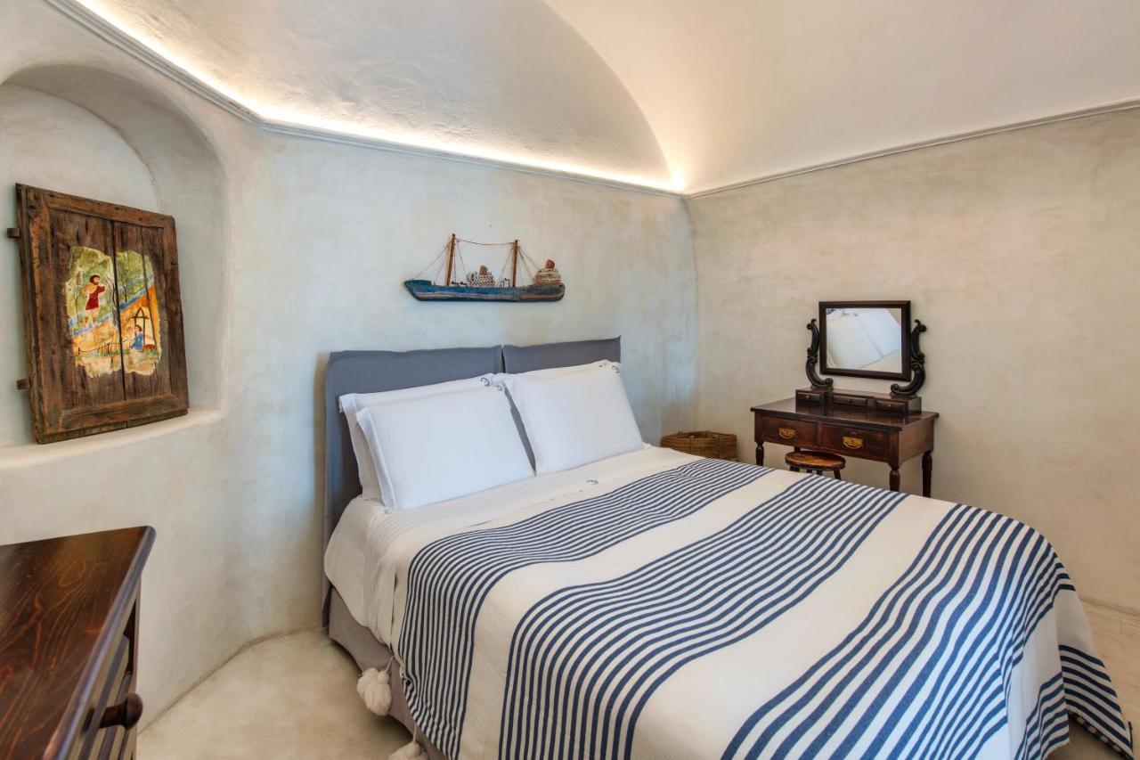 Villa De Profundis By Thireon à Oia  Extérieur photo
